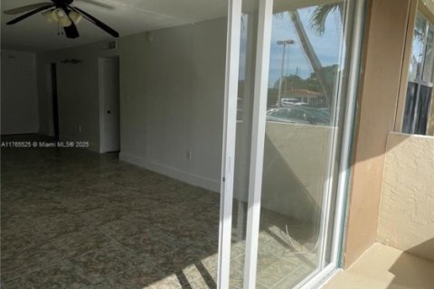 Copropriété à vendre à North Miami, Floride: 2 chambres, 95.04 m2 № 1704284 - photo 24