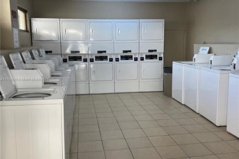 Copropriété à vendre à North Miami, Floride: 2 chambres, 95.04 m2 № 1704284 - photo 28
