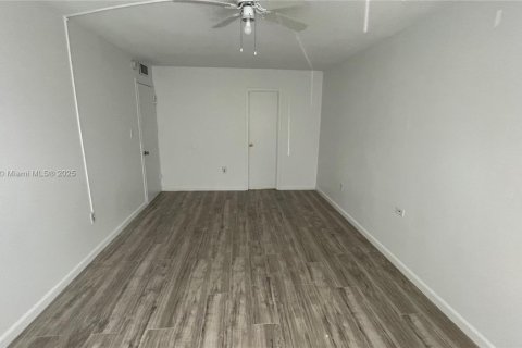 Copropriété à vendre à North Miami, Floride: 2 chambres, 95.04 m2 № 1704284 - photo 21