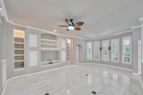 Villa ou maison à vendre à Tampa, Floride: 4 chambres, 278.8 m2 № 2319019 - photo 11