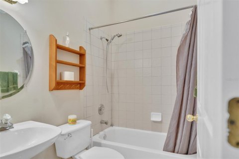 Villa ou maison à vendre à Tampa, Floride: 4 chambres, 278.8 m2 № 2319019 - photo 8