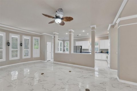 Villa ou maison à vendre à Tampa, Floride: 4 chambres, 278.8 m2 № 2319019 - photo 12