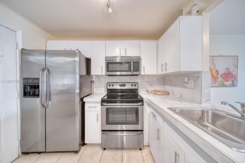 Copropriété à vendre à North Miami Beach, Floride: 2 chambres, 103.12 m2 № 2028496 - photo 7