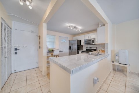 Copropriété à vendre à North Miami Beach, Floride: 2 chambres, 103.12 m2 № 2028496 - photo 28