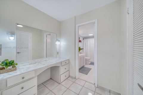 Copropriété à vendre à North Miami Beach, Floride: 2 chambres, 103.12 m2 № 2028496 - photo 18