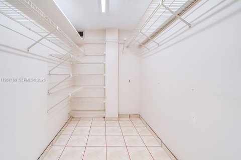 Copropriété à vendre à North Miami Beach, Floride: 2 chambres, 103.12 m2 № 2028496 - photo 20