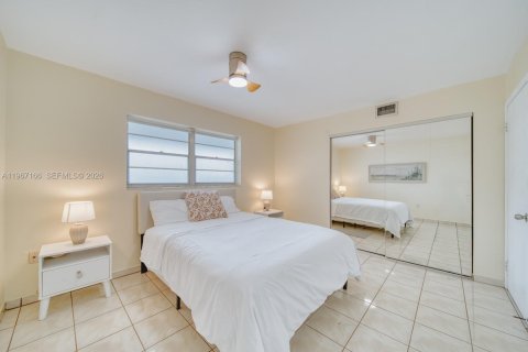 Copropriété à vendre à North Miami Beach, Floride: 2 chambres, 103.12 m2 № 2028496 - photo 21