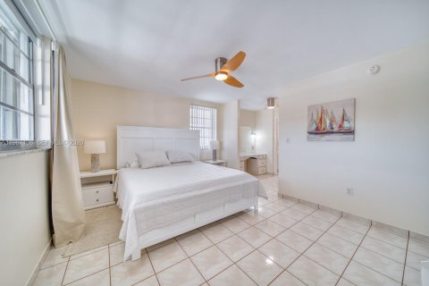 Copropriété à vendre à North Miami Beach, Floride: 2 chambres, 103.12 m2 № 2028496 - photo 16
