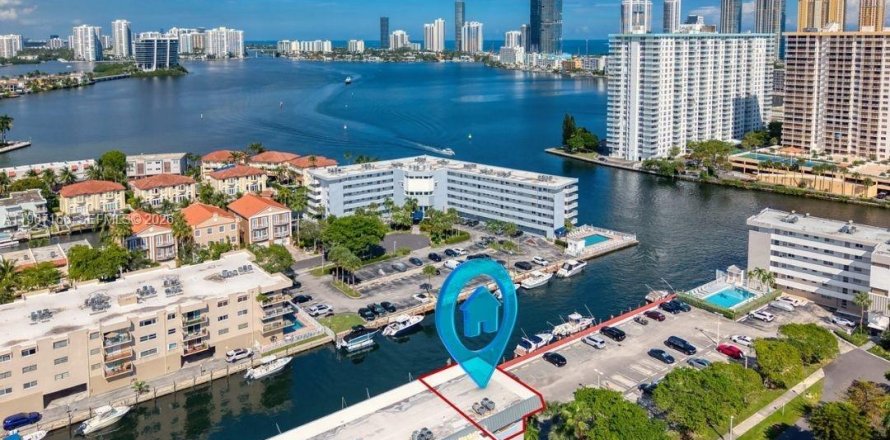 Condo à North Miami Beach, Floride, 2 chambres  № 2028496