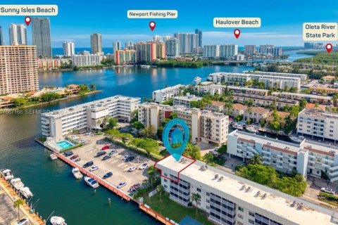 Copropriété à vendre à North Miami Beach, Floride: 2 chambres, 103.12 m2 № 2028496 - photo 2