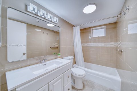 Copropriété à vendre à North Miami Beach, Floride: 2 chambres, 103.12 m2 № 2028496 - photo 22