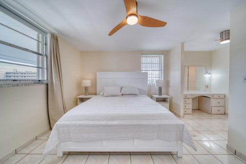 Copropriété à vendre à North Miami Beach, Floride: 2 chambres, 103.12 m2 № 2028496 - photo 30