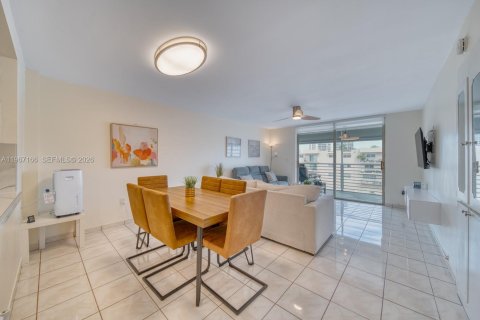 Copropriété à vendre à North Miami Beach, Floride: 2 chambres, 103.12 m2 № 2028496 - photo 5