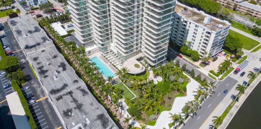 Condominio en West Palm Beach, Florida, 2 dormitorios № 1074883