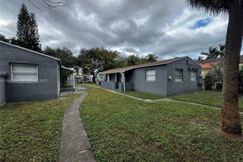 Immobilier commercial à vendre à Hollywood, Floride: 127.28 m2 № 1982854 - photo 2