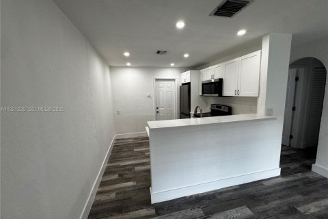 Immobilier commercial à vendre à Hollywood, Floride: 127.28 m2 № 1982854 - photo 27