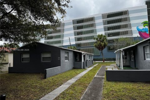 Immobilier commercial à vendre à Hollywood, Floride: 127.28 m2 № 1982854 - photo 1