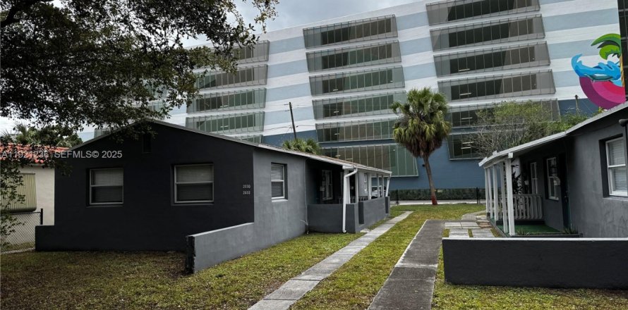 Immobilier commercial à Hollywood, Floride 127.28 m2 № 1982854