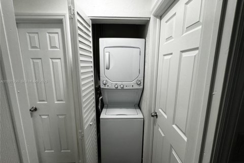 Immobilier commercial à vendre à Hollywood, Floride: 127.28 m2 № 1982854 - photo 28