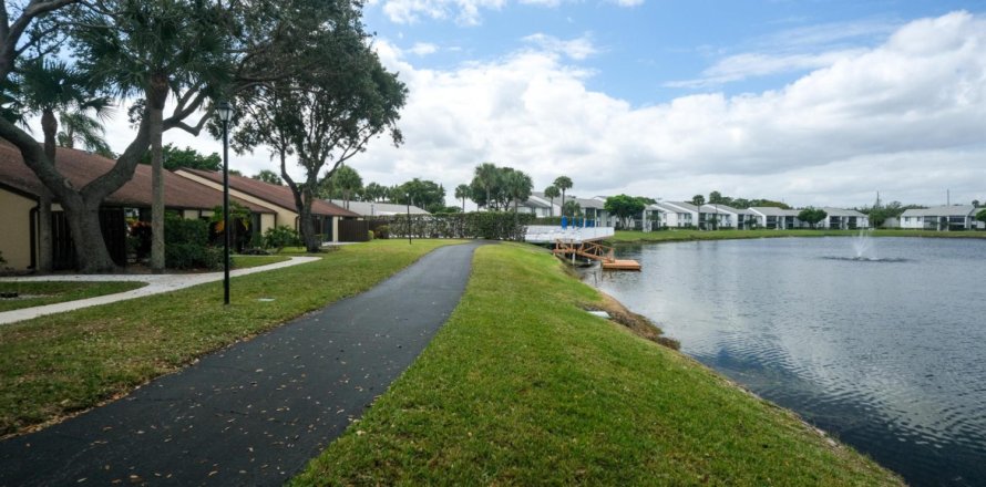 Condominio en West Palm Beach, Florida, 2 dormitorios № 1119870