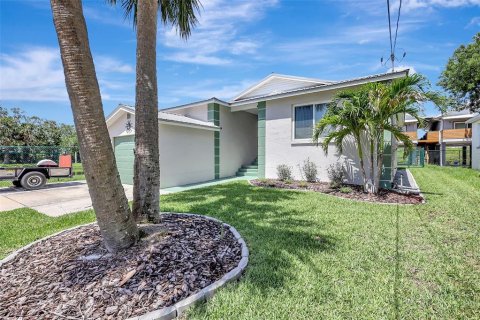Casa en venta en Tampa, Florida, 2 dormitorios, 129.41 m2 № 1784750 - foto 3
