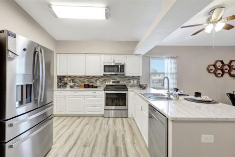 Casa en venta en Tampa, Florida, 2 dormitorios, 129.41 m2 № 1784750 - foto 9