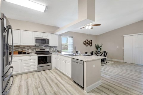 Casa en venta en Tampa, Florida, 2 dormitorios, 129.41 m2 № 1784750 - foto 8