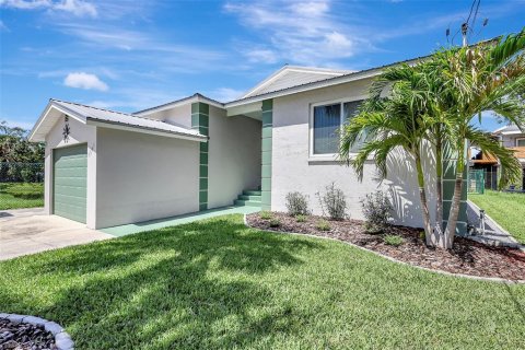 Casa en venta en Tampa, Florida, 2 dormitorios, 129.41 m2 № 1784750 - foto 4