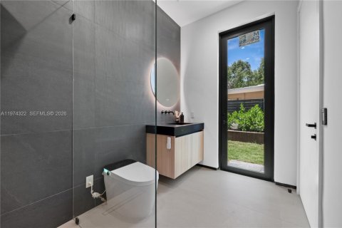 Купить виллу или дом в Лодердейл-бай-те-Си, Флорида 4 спальни, № 2036544 - фото 11