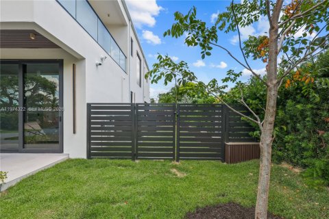 Купить виллу или дом в Лодердейл-бай-те-Си, Флорида 4 спальни, № 2036544 - фото 29