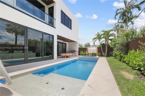 Купить виллу или дом в Лодердейл-бай-те-Си, Флорида 4 спальни, № 2036544 - фото 17