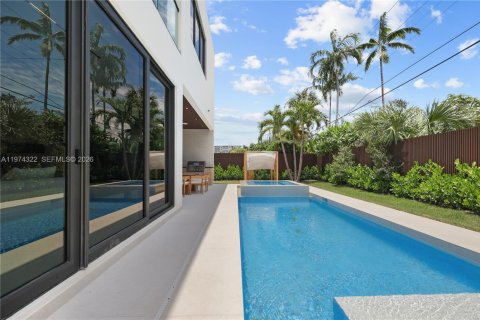 Купить виллу или дом в Лодердейл-бай-те-Си, Флорида 4 спальни, № 2036544 - фото 21