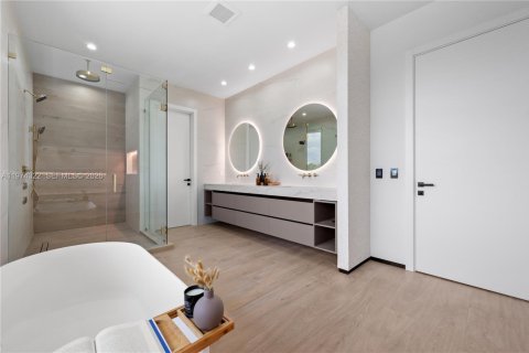 Купить виллу или дом в Лодердейл-бай-те-Си, Флорида 4 спальни, № 2036544 - фото 27