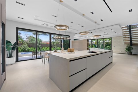 Купить виллу или дом в Лодердейл-бай-те-Си, Флорида 4 спальни, № 2036544 - фото 19