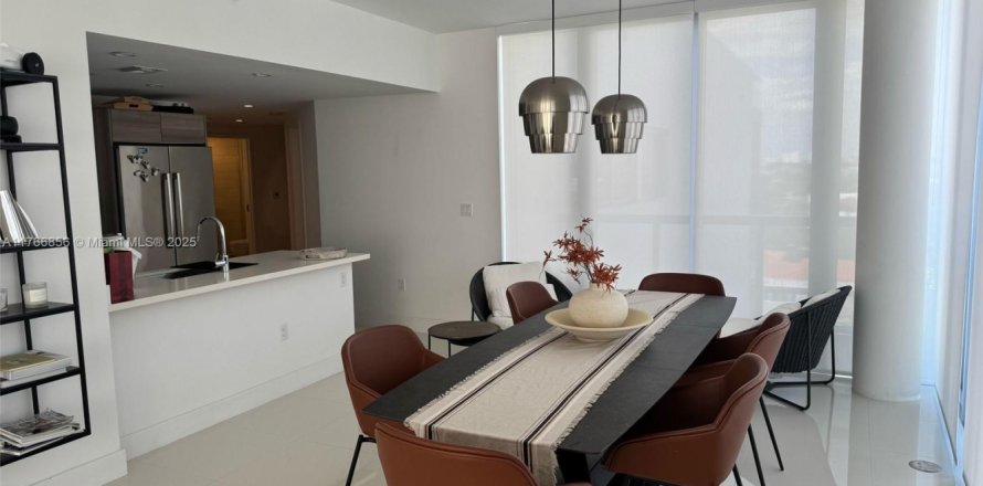 Condo in Bay Harbor Islands, Florida, 2 bedrooms  № 1705470