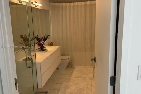 Condo in Bay Harbor Islands, Florida, 2 bedrooms  № 1705470 - photo 23
