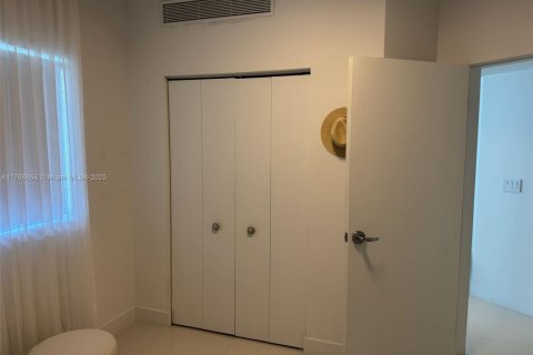 Condo in Bay Harbor Islands, Florida, 2 bedrooms  № 1705470 - photo 5