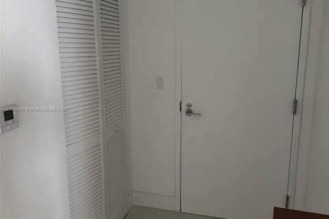 Condo in Bay Harbor Islands, Florida, 2 bedrooms  № 1705470 - photo 11