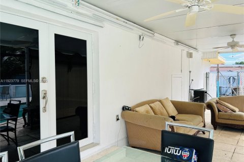 House in Miami Gardens, Florida 6 bedrooms, 220.64 sq.m. № 1982306 - photo 15