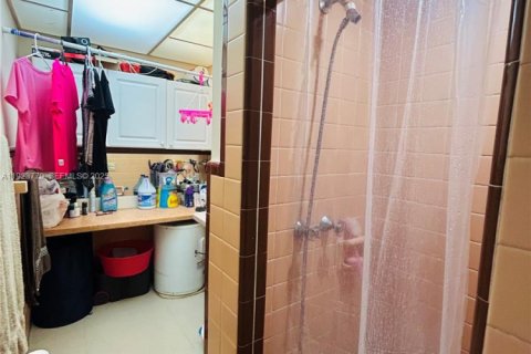 House in Miami Gardens, Florida 6 bedrooms, 220.64 sq.m. № 1982306 - photo 20