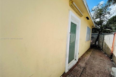 House in Miami Gardens, Florida 6 bedrooms, 220.64 sq.m. № 1982306 - photo 14