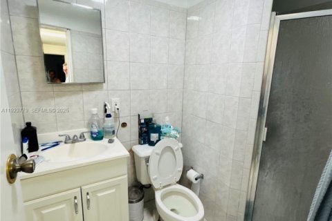 House in Miami Gardens, Florida 6 bedrooms, 220.64 sq.m. № 1982306 - photo 19