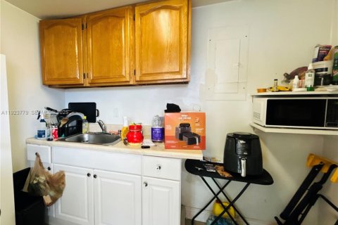 House in Miami Gardens, Florida 6 bedrooms, 220.64 sq.m. № 1982306 - photo 22