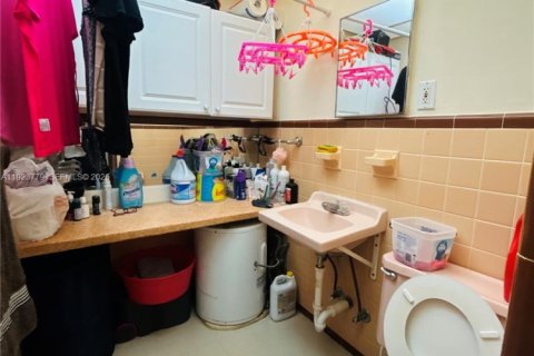 House in Miami Gardens, Florida 6 bedrooms, 220.64 sq.m. № 1982306 - photo 21