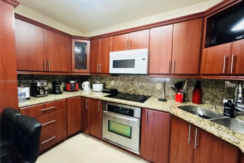 House in Miami Gardens, Florida 6 bedrooms, 220.64 sq.m. № 1982306 - photo 7