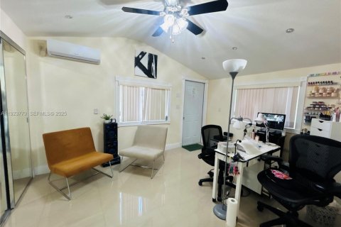 House in Miami Gardens, Florida 6 bedrooms, 220.64 sq.m. № 1982306 - photo 18