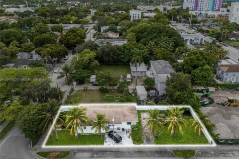 Immobilier commercial à vendre à Miami, Floride: 139.82 m2 № 2171033 - photo 8