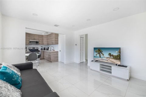 Immobilier commercial à vendre à Miami, Floride: 139.82 m2 № 2171033 - photo 14