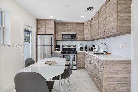 Immobilier commercial à vendre à Miami, Floride: 139.82 m2 № 2171033 - photo 12