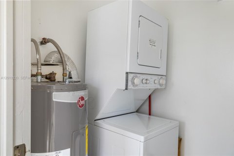 Immobilier commercial à vendre à Miami, Floride: 139.82 m2 № 2171033 - photo 17